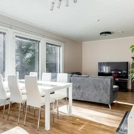 Ihana Omakotitalo Omalla Pihalla 펜션