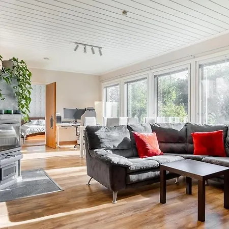 펜션 Ihana Omakotitalo Omalla Pihalla *